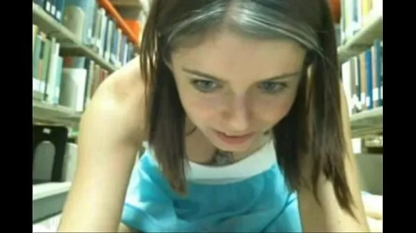 Nuovi Horny teen masturbates in the library film in totale