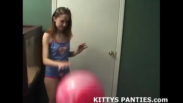 Phim mới 18yo Kitty playing with a puzzle in a miniskirt tổng số