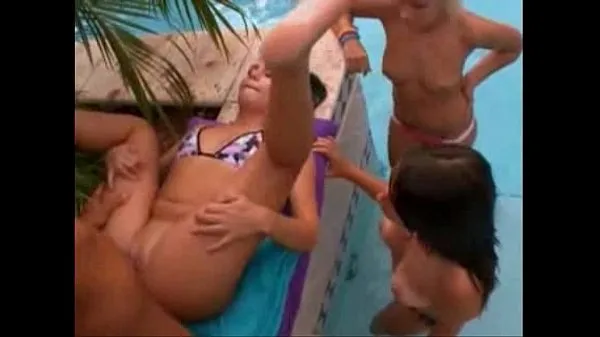 Nya sex in the pool filmer totalt