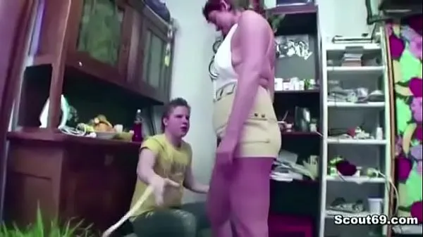 Tuoreet elokuvat yhteensä MILF Mother Seduce Young Step-Son to Fuck her in Ass