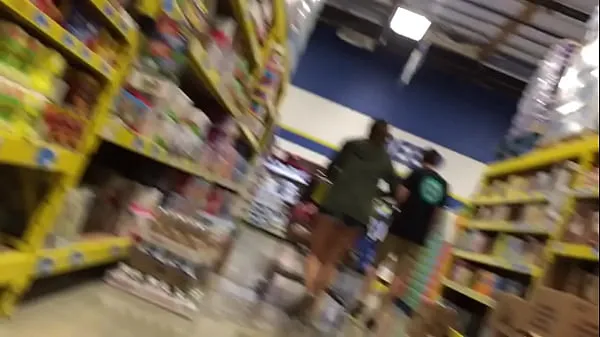 Friske Girl shopping with ass showing in public film i alt