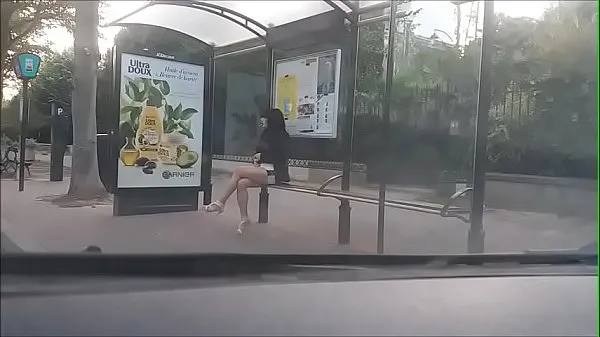 Ferske bitch at a bus stop filmer totalt