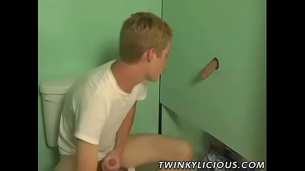 Celkový počet nových filmov: Twink blowing two cocks at the gloryhole for that jizz