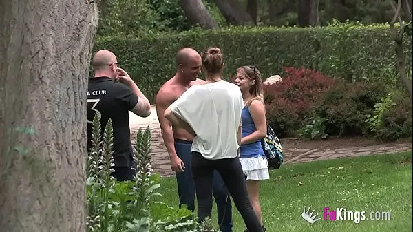 Nouveaux Être célèbre, c'est génial: Antonio trouve et baise une MILF blonde dans le parc films au total