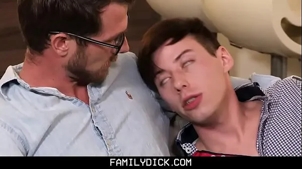 Total de FamilyDick - Hot Teen dá um passo de gigante Cock filmes recentes