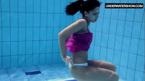 Phim mới Zlata Oduvanchik swims in a pink top and undresses tổng số