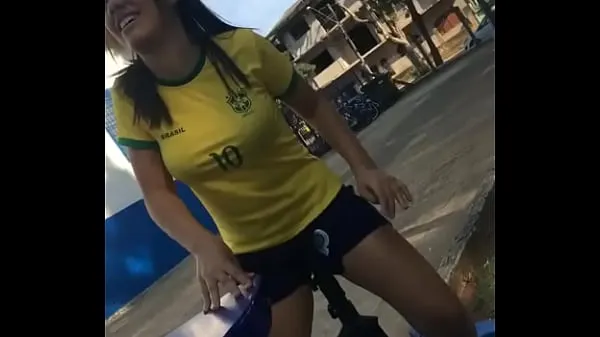 新鲜的 Brunette with Brazilian shirt sitting hot on cock 部电影