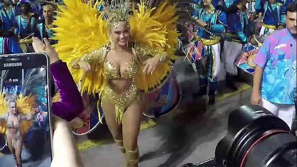 Yeni Ellen Rocche desfilando no carnaval grupo especial toplam Film