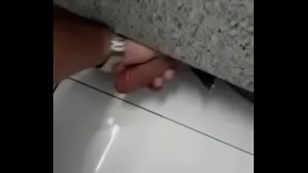 Total de Punhetando o cara no banheiro do Shopping Três Américas - Cuiabá, MT filmes recentes