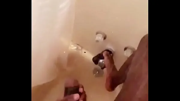 Nya Playing with my bbc in the bath tub filmer totalt