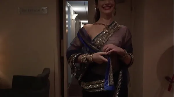 Phim mới Indian Actress dare to walk naked in hotel with see through saree and guest see her tổng số