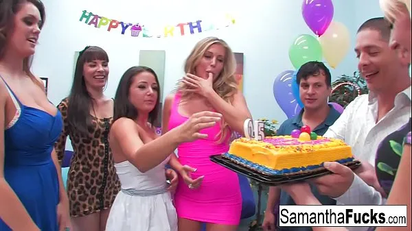 Skupno svežih Samantha celebrates her birthday with a wild crazy orgy filmov