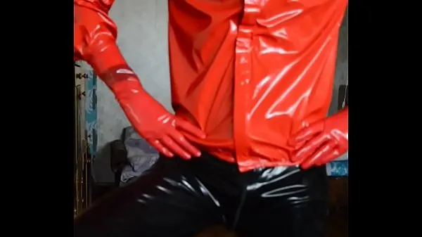 ताज़ा Guy in red pvc shirt and black latex suit कुल फ़िल्में