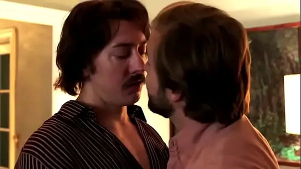 Celkový počet nových filmov: Chris Coy and Michael Stahl-David gay kiss scene from TV show The Deuce