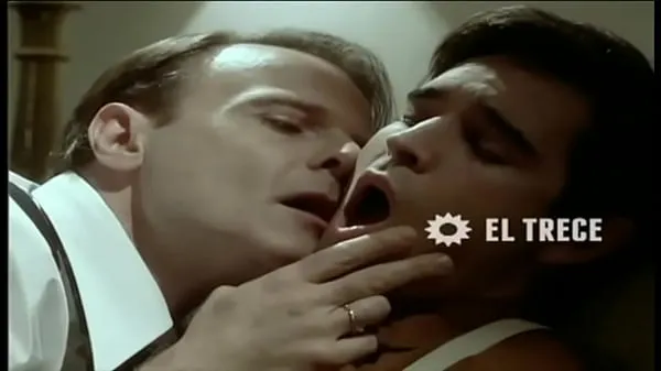 Froilán and Nando gay kiss from Padre coraje películas en total nuevas