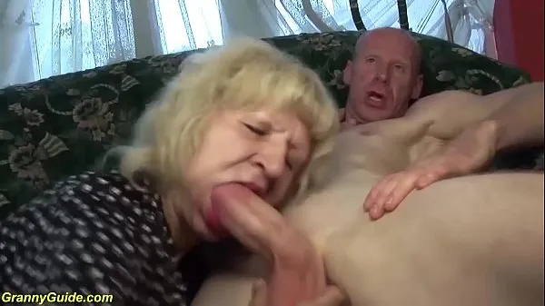 Nouveaux moche 84 ans maman rugueuse grosse bite baisée films au total