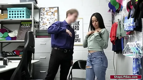 تازہ Latina gets fucked by a rookie officer کل موویز