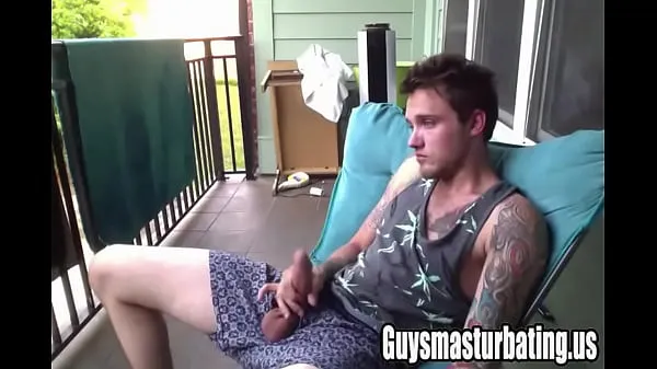 تازہ Hot tattooed guy jerking off on his balcony کل موویز