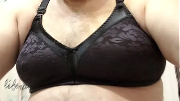 Nuovi Trying on Black Bra film in totale