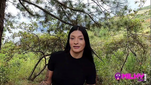 Nieuwe Ofreciendo dinero a chica sexy en el bosque a cambio de sexo – Salome Gil films in totaal