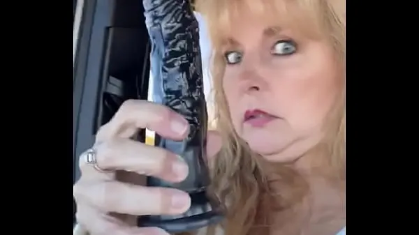 Νέες Wife breaks out a big black dildo as we are driving ταινίες