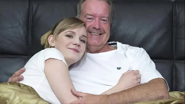 Yeni Sexy blonde bends over to get fucked by grandpa big cock toplam Film