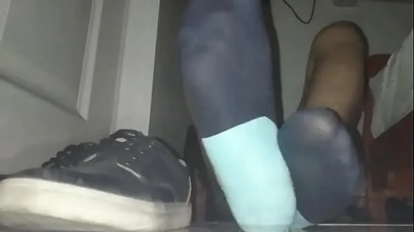 Nouveaux Blue sweaty socks and barefeet films au total