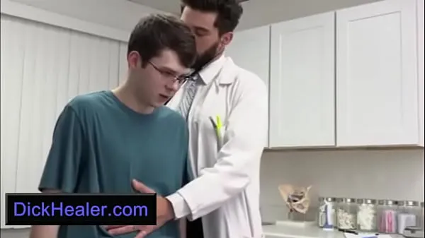 تازہ Hairy Handsome Doctor seduces a teen on the exam table کل موویز