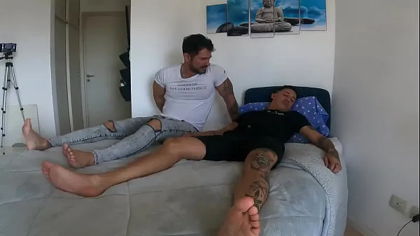 Nuovi Ne approfitto Monster Cock Friend - Raw me Bareback - Con Alex Barcelona - gli amici scopano per rilassarsi - pompino etero gay fatto in casa film in totale