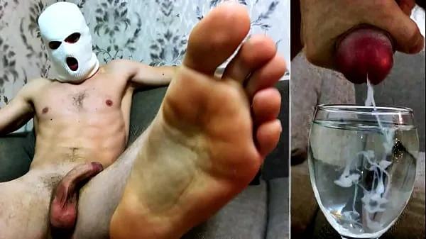 El hombre ruso DOMINA y te FOLLA con una charla sucia! ¡CUMMING para ti en un vaso de agua! fetiche de pies películas en total nuevas