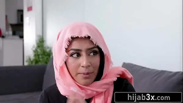 Nieuwe Hot Muslim Teen Must Suck & Fuck Neighbor To Keep Her Secret (Binky Beaz films in totaal