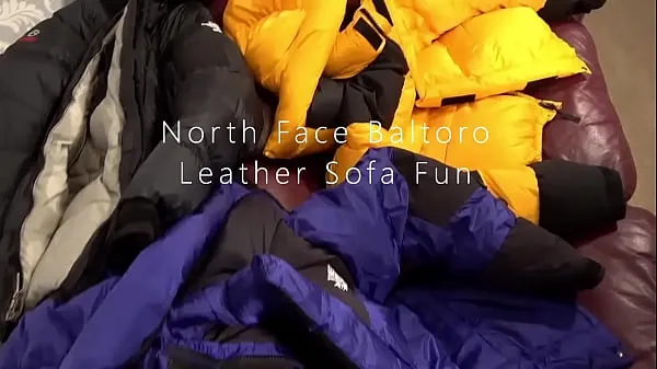 Nouveaux TNF Humping on Leather Sofa films au total