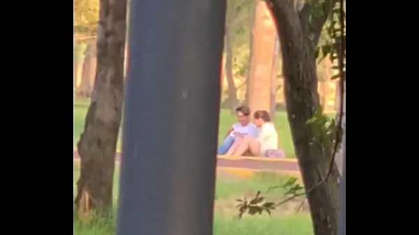 Ferske Couple fucking in the forest of Aragon filmer totalt