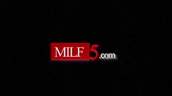 Nouveaux Visage d'une prude, corps comme une houe, la patronne MILF adore la domination féminine films au total