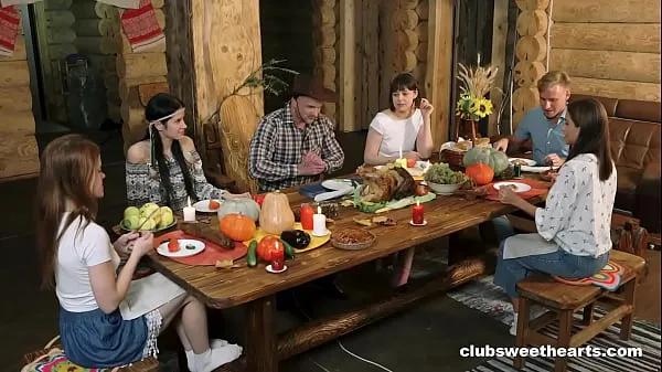 La cena de Acción de Gracias se convierte en una puta fiesta de ClubSweethearts películas en total nuevas