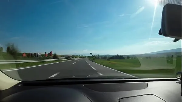 Celkový počet nových filmů: How many times she PEED on a 10h road trip