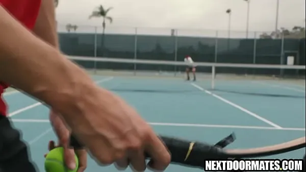 Ferske Cute gay boys play tennis and fuck filmer totalt