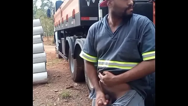 Frische insgesamt Worker Masturbating on Construction Site Hidden Behind the Company Truck Filme