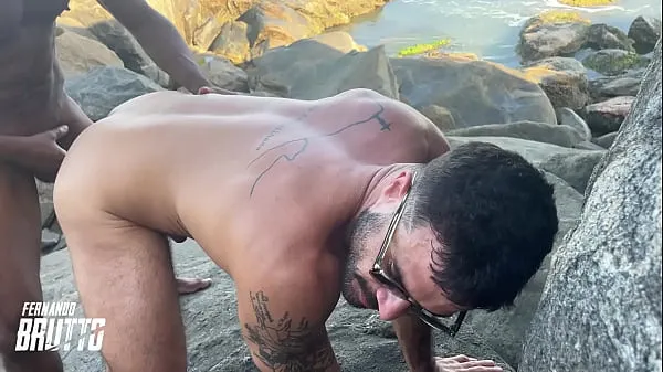 Celkový počet nových filmů: Fernando Brutto giving it hot on Abricó beach